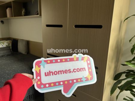 4 Bedroom Apartment - Photo 2