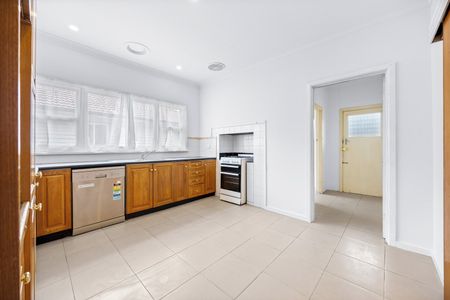 Perfectly Positioned To Public Transport & Stockland Wendouree - Photo 2