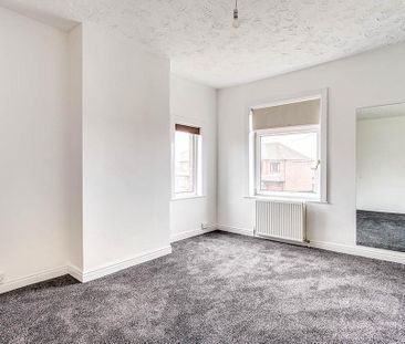 2 bedroom end of terrace house to rent - Photo 2