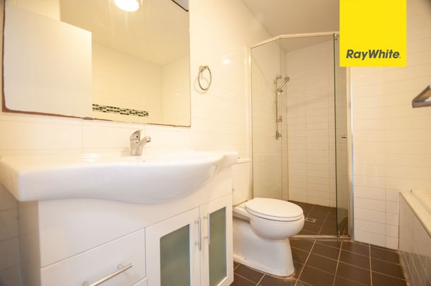 CONTEMPORARY THREE BEDROOM TOWNHOUSE IN MOST SOUGHT AFTER LOCATION - Photo 1