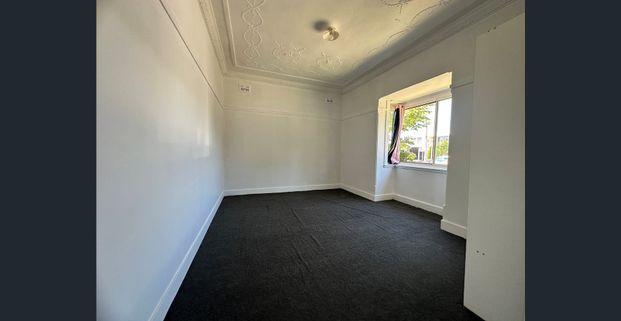 Lovely 3 Bedroom Home- Convenient Location - Photo 1