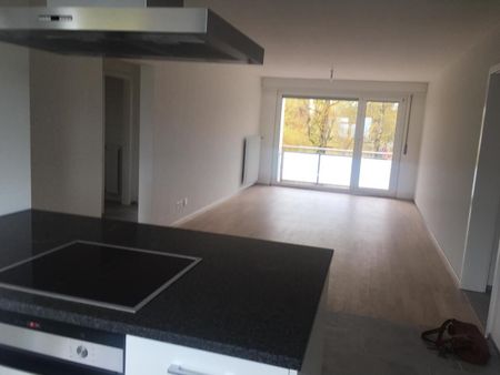 4.5 rooms on 2nd floor ideally located - Photo 4