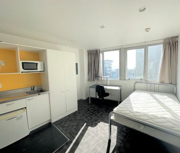 CBD Apartment - Photo 3