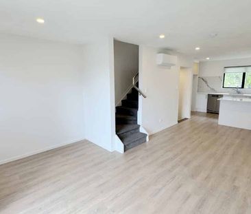 Executive Townhouse with Modern Design and Great Location - Photo 3