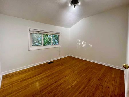 For Lease - 287 Kent Crescent, Burlington, Ontario - Photo 5