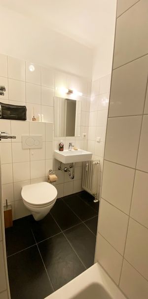 Miete inkl. Nebenkosten: 1.400 € pro Monat, inkl. Strom, inkl. Heizung - Photo 1