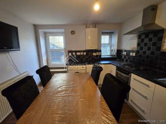 2 bedroom property to rent in Batley - Photo 1