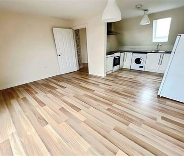 Waterloo Road, Southampton, SO15 - Photo 1