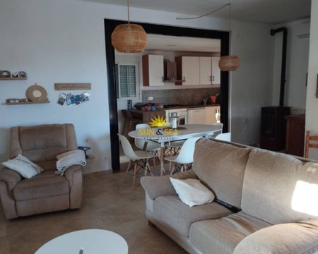 THREE-BEDROOM CHALET – ELCHE - Photo 4