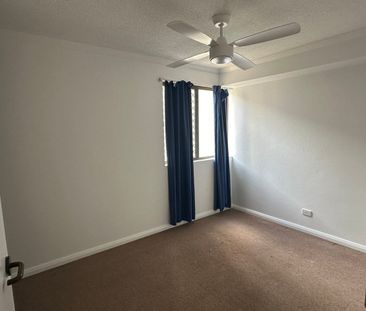 2 Bedroom Unit in a Tropical setting on the Canal - Photo 5