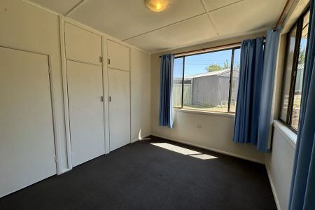 3-Bedroom Home with Stunning Views Over Cooma - Photo 5