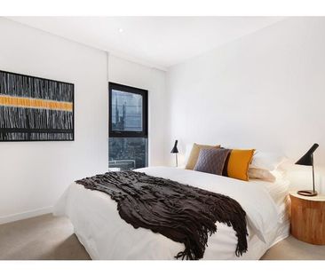 Elegant Apartment In Heart of the City! - Photo 2