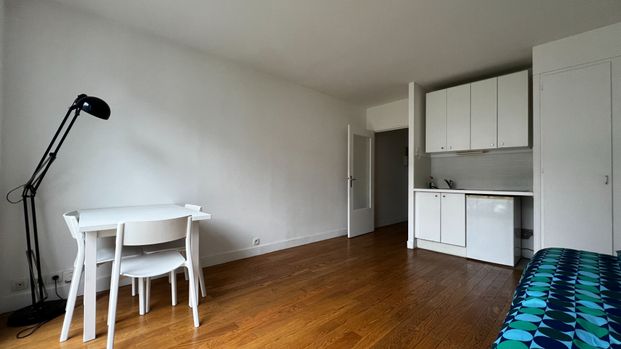 Appartement a louer Paris - Loyer €880/mois charges comprises ** - Photo 1