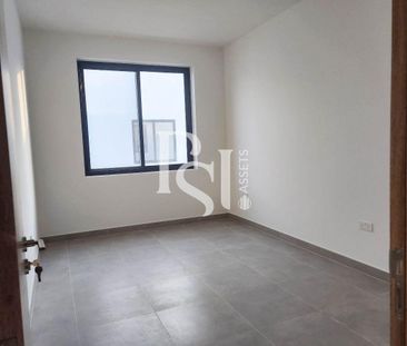 Balcony | Prime Location | Ready to Move - Photo 1