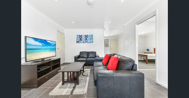 Fully Furnished Inner City Unit - Photo 1