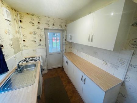 3 bedroom semi-detached house to rent - Photo 4