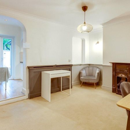 3 bedroom end of terrace house to rent - Photo 2