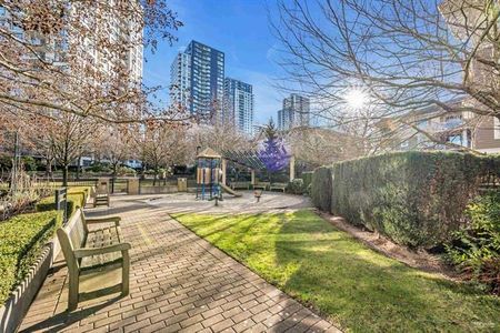 Gorgeous 1 bdrm+den furnished Condo with 3 Balconies (Vancouver East) - Photo 2