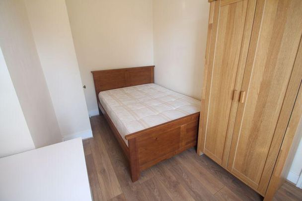 4 bedroom semi-detached house to rent - Photo 1