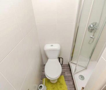 4 Beds - Detached house - - Photo 1