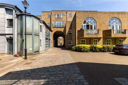 A larger than average two bedroom apartment set within a secure gated development in the heart of Islington just off Essex Road. - Photo 3