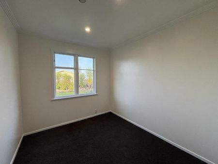 Renovated four-bedroom family home - Photo 3