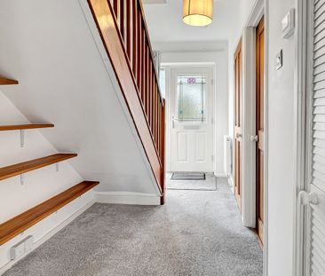 A well presented and spacious 3 bedroom terraced home, with garage,... - Photo 2