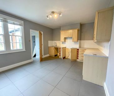 3 bedroom semi-detached house to rent - Photo 6