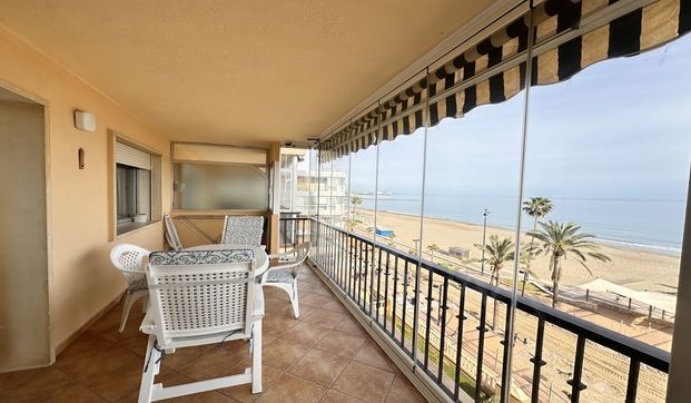 Charming Beachfront Apartment for Rent in Fuengirola – Costa del Sol - Photo 1