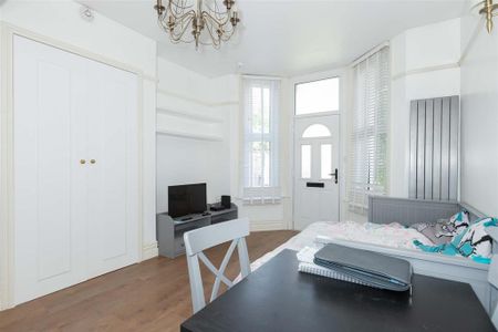 Studio to rent - Photo 2