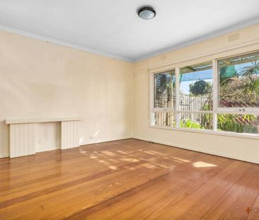 NEAT AND TIDY UNIT | CENTRAL LOCATION | CLOSE TO TRAINS - Photo 4