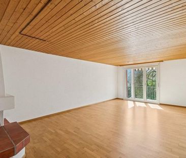 Charmante 4.5 Zimmer-Wohnung mit Balkon und Cheminée - Photo 4