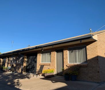 Unit in quiet complex - Fully Furnished - Photo 4