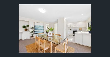 Light-Filled Coastal Living in the Heart of Torquay - Photo 4