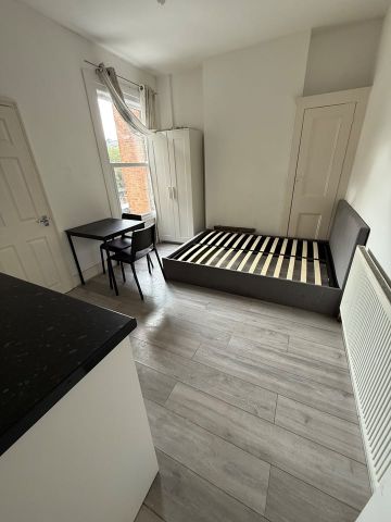 Studio Flat, Myddleton Road, N22 - Photo 2