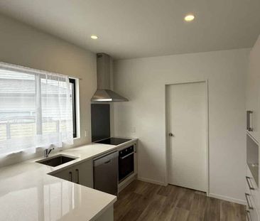 106a Glanmire Road, Newlands, Wellington City - Photo 2