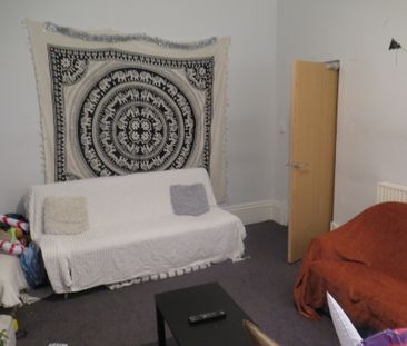 Regents Park Avenue, Hyde Park, Leeds, LS6 2AU - Photo 4