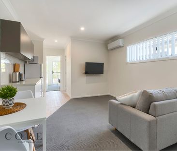 MODERN, FULLY FURNISHED, DESIGNER STUDIO APARTMENT - Photo 4