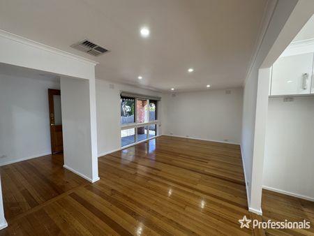 1 Neston Close, Wantirna VIC 3152 - Photo 2