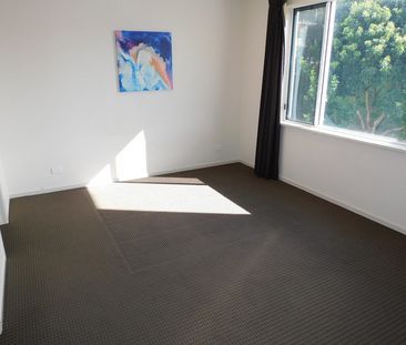 “PARTLY FURNISHED APARTMENT - CONTEMPORARY LIVING IN BONA VISTA” - Photo 3