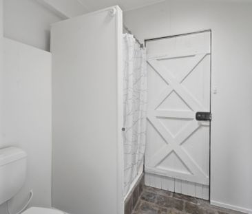 Neat & Private 2 Bedroom Unit in Convenient Location - Photo 4