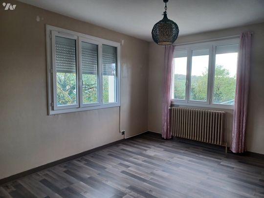 Appartement de 4 pièces de 109 m² avec terrasse, jardin et 2 places de stationnement. - Photo 1