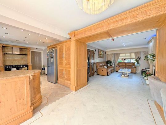 5 bedroom property to rent - Photo 1