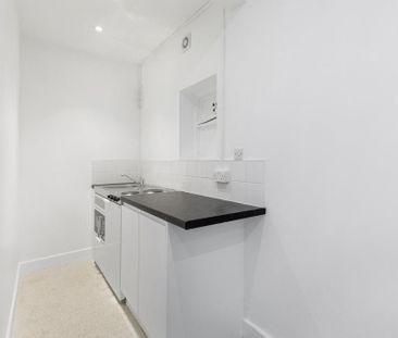 1 bedroom ground floor flat to rent - Photo 5