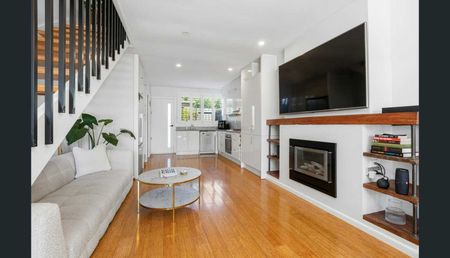 Stunning 2 bedroom townhouse with Private Plunge Pool - Photo 2