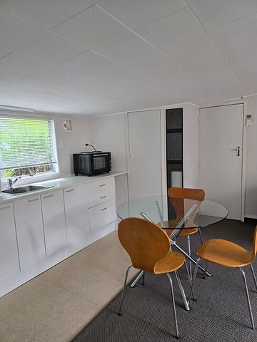 Butterfly Cottage - 1 bedroom with own Garage - Photo 4