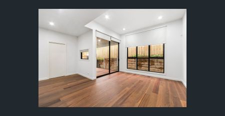 Modern 3 Bedroom 2.5 Bath 2 Living Family Home - Walk to Frankston Hospital, Monash, Shops, Schools - Photo 3