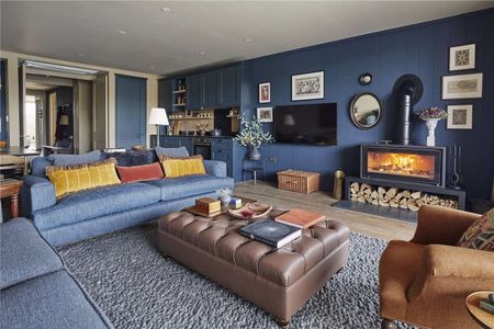 Luxury Lakeside apartments, fully serviced by The Lakes by YOO concierge and security teams. - Photo 3