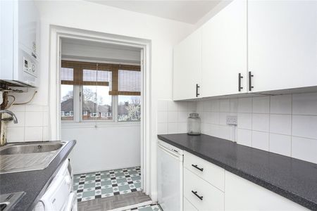 2 bedroom house to rent Moremead Road, London, SE6 - Photo 2