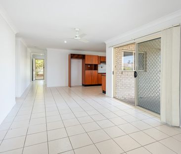 Great family home with large yard in great location! - Photo 5